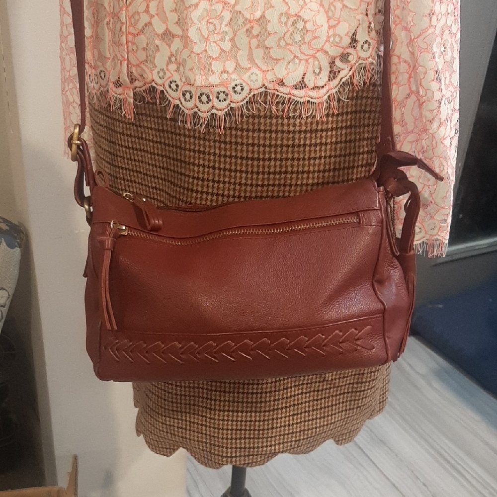 Elegant Burgendy Leather Shoulder Bag